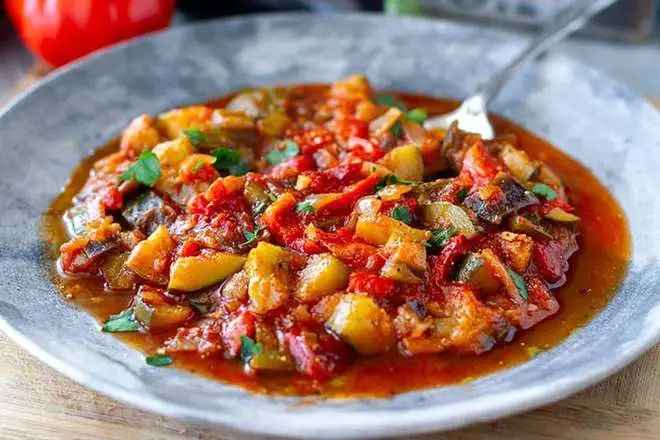 Exploring Traditional Spanish Cuisine: Three Iconic Dishes